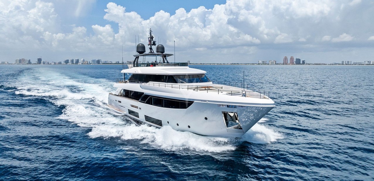 Luna Charter Yacht
