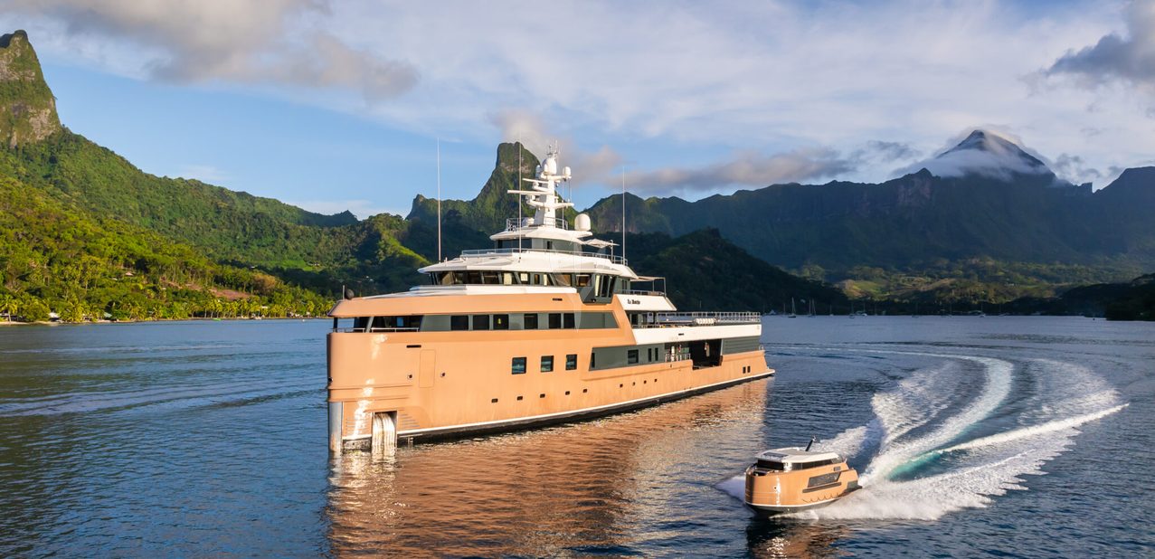 La Datcha Charter Yacht