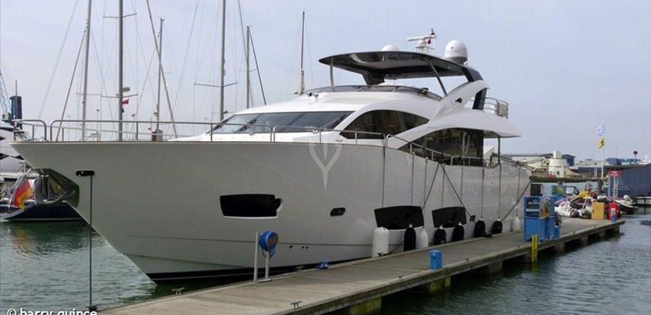 Lola 11 Charter Yacht