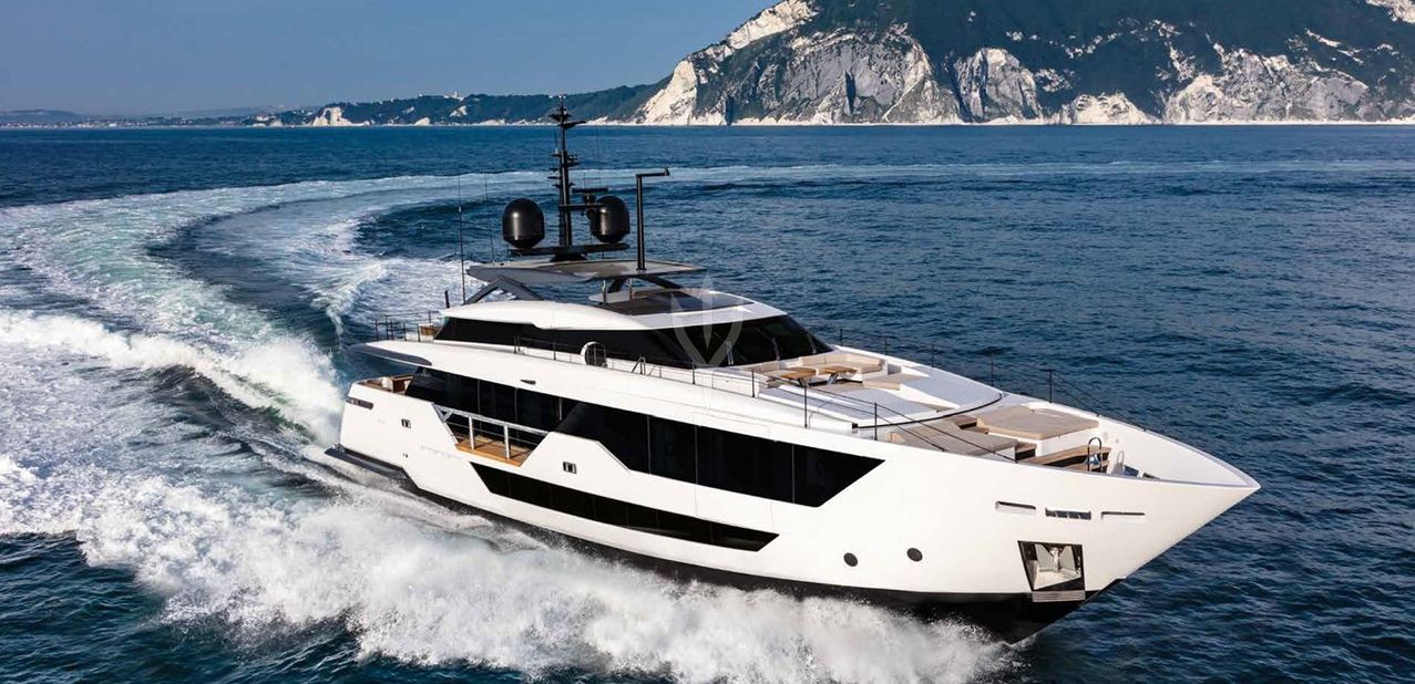 Alvium Charter Yacht