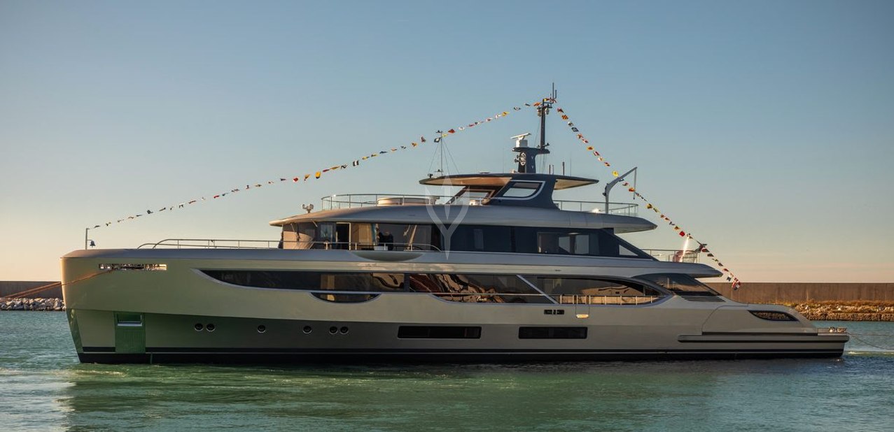 Solusa Charter Yacht