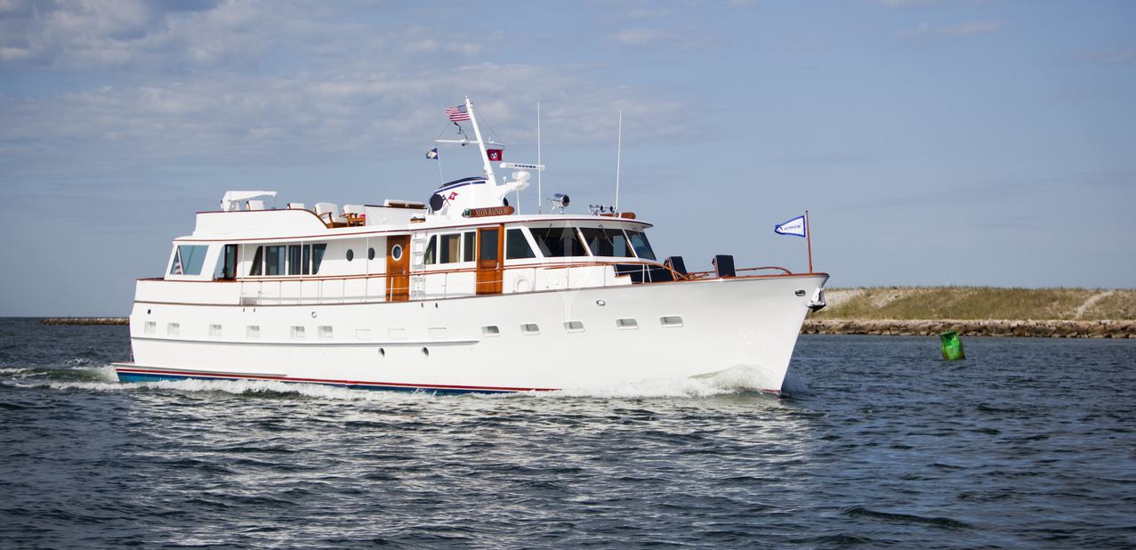 Aurore Charter Yacht