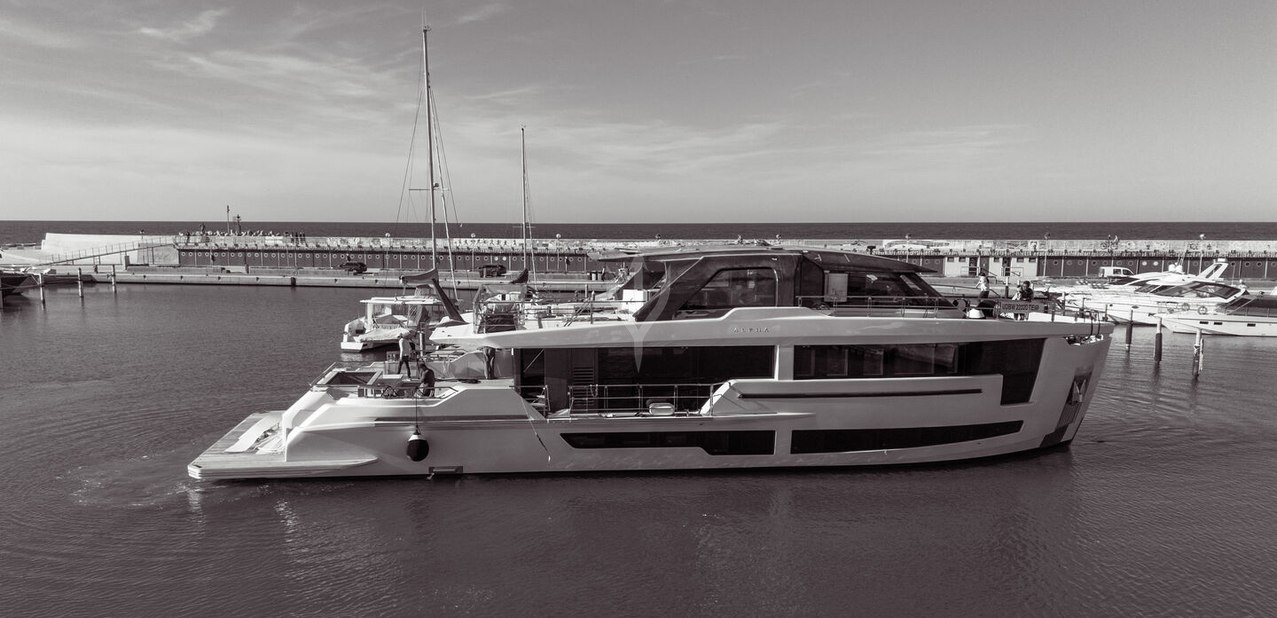 Squalo 4 Charter Yacht