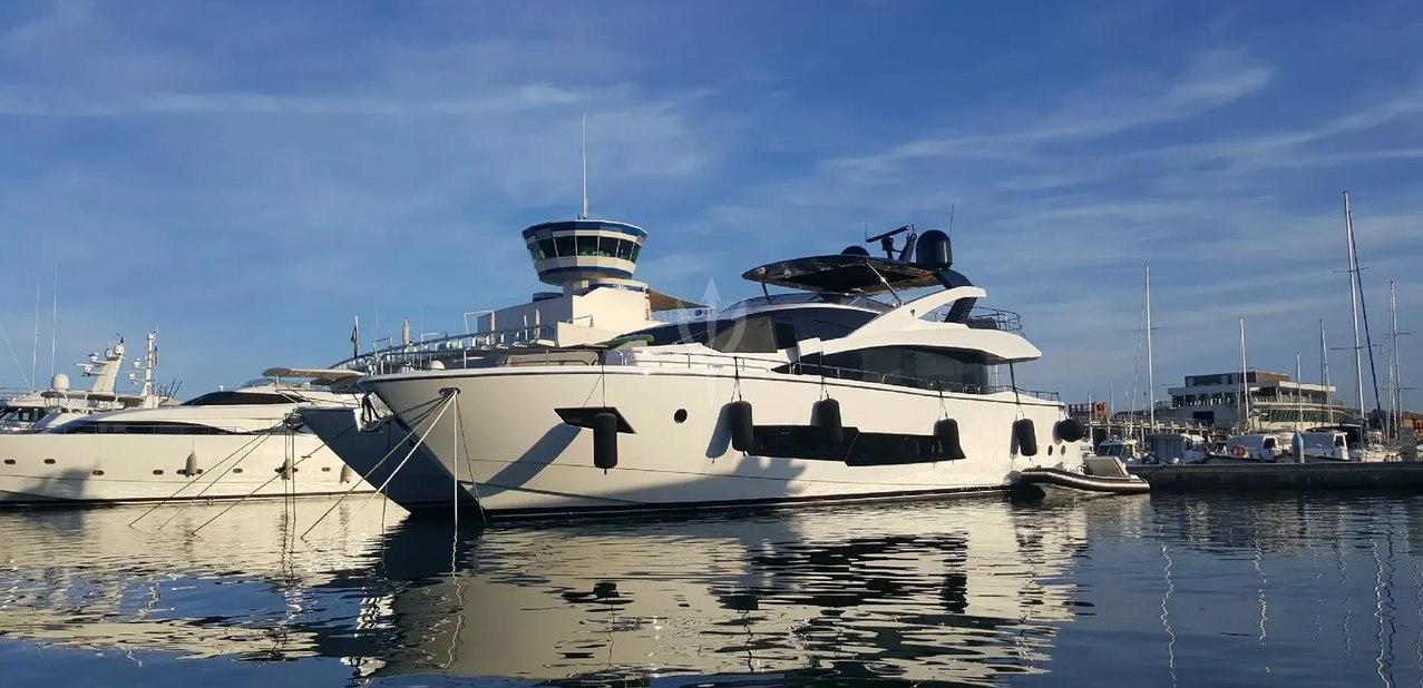 Cloudy Bay IV Charter Yacht