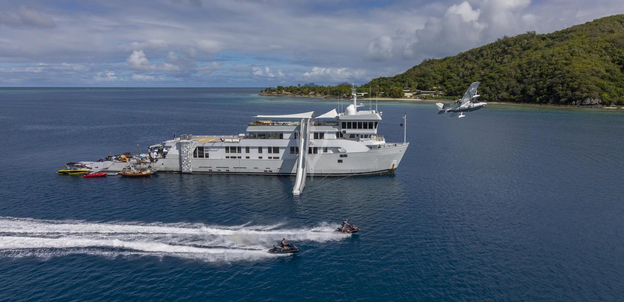 SuRi Charter Yacht