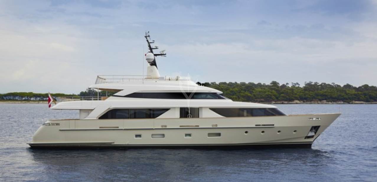 O Charter Yacht
