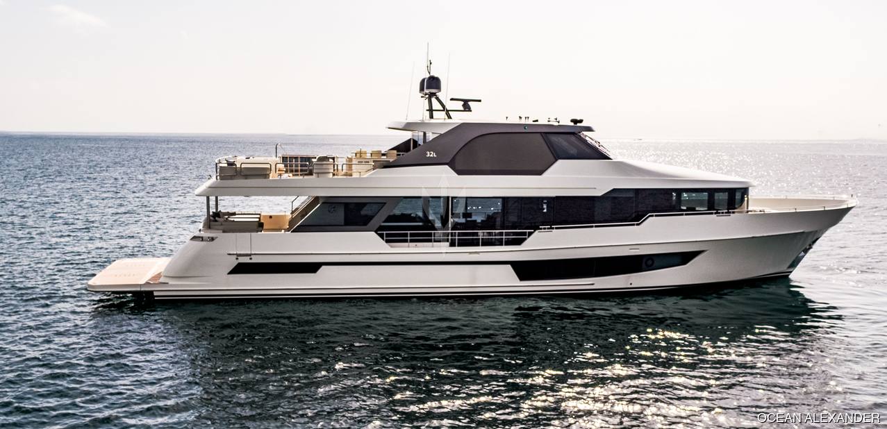 Ocean Alexander 32L/15 Charter Yacht