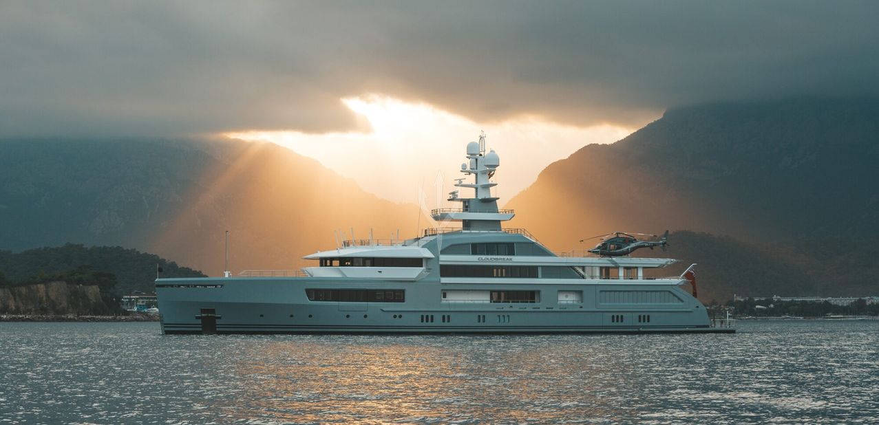 Cloudbreak Charter Yacht