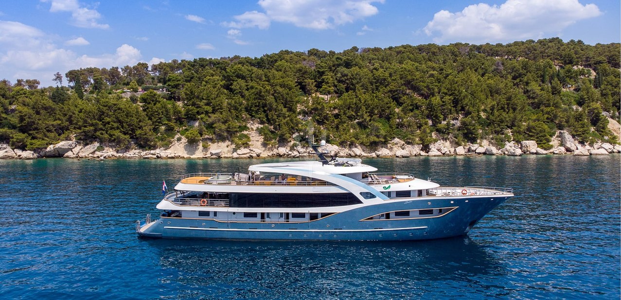 Bella Charter Yacht