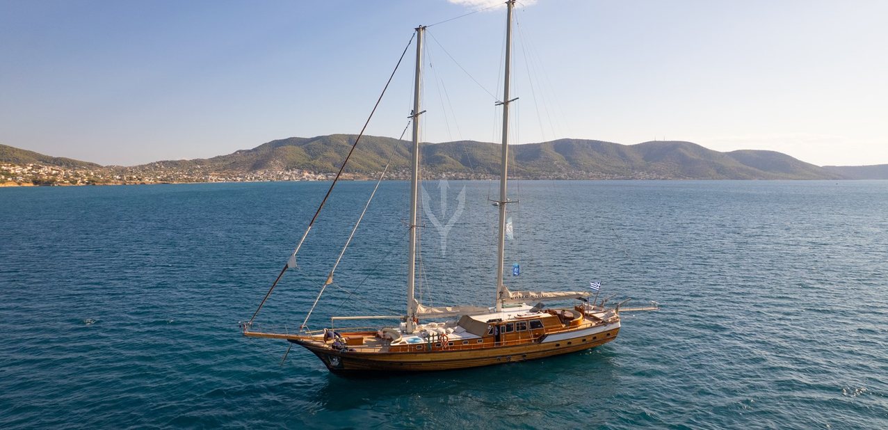 Entre Cielos Charter Yacht