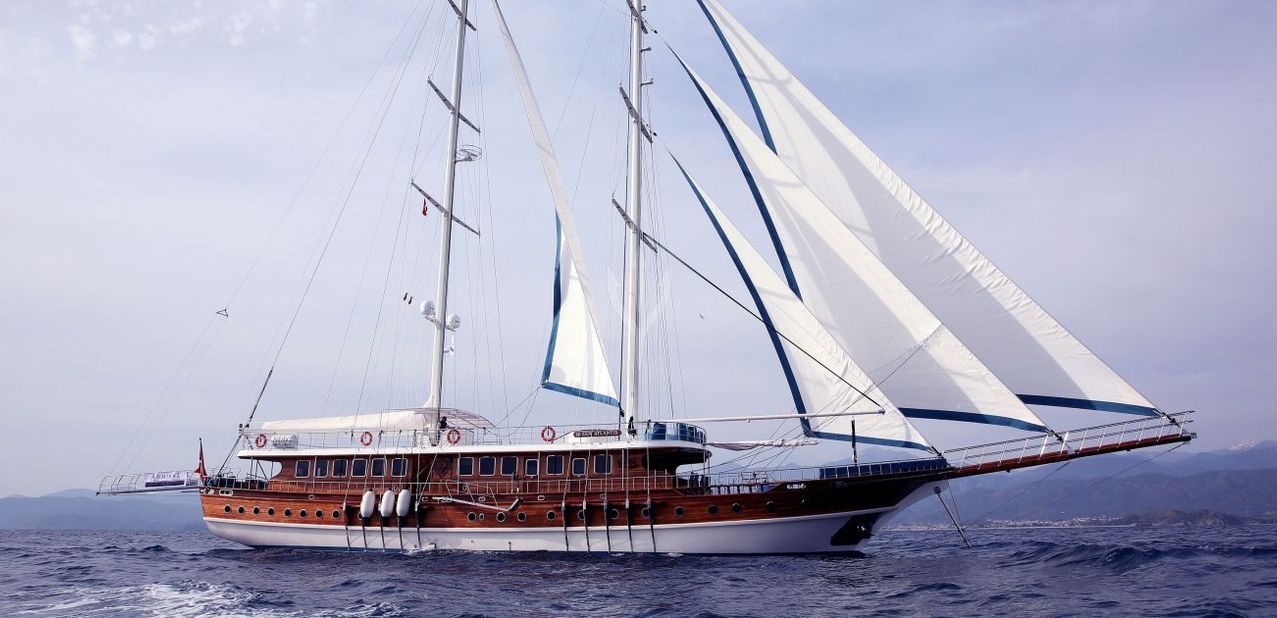 Queen Atlantis Charter Yacht