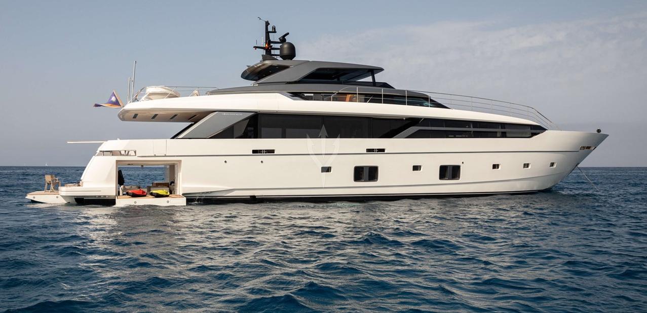 Cool Charter Yacht