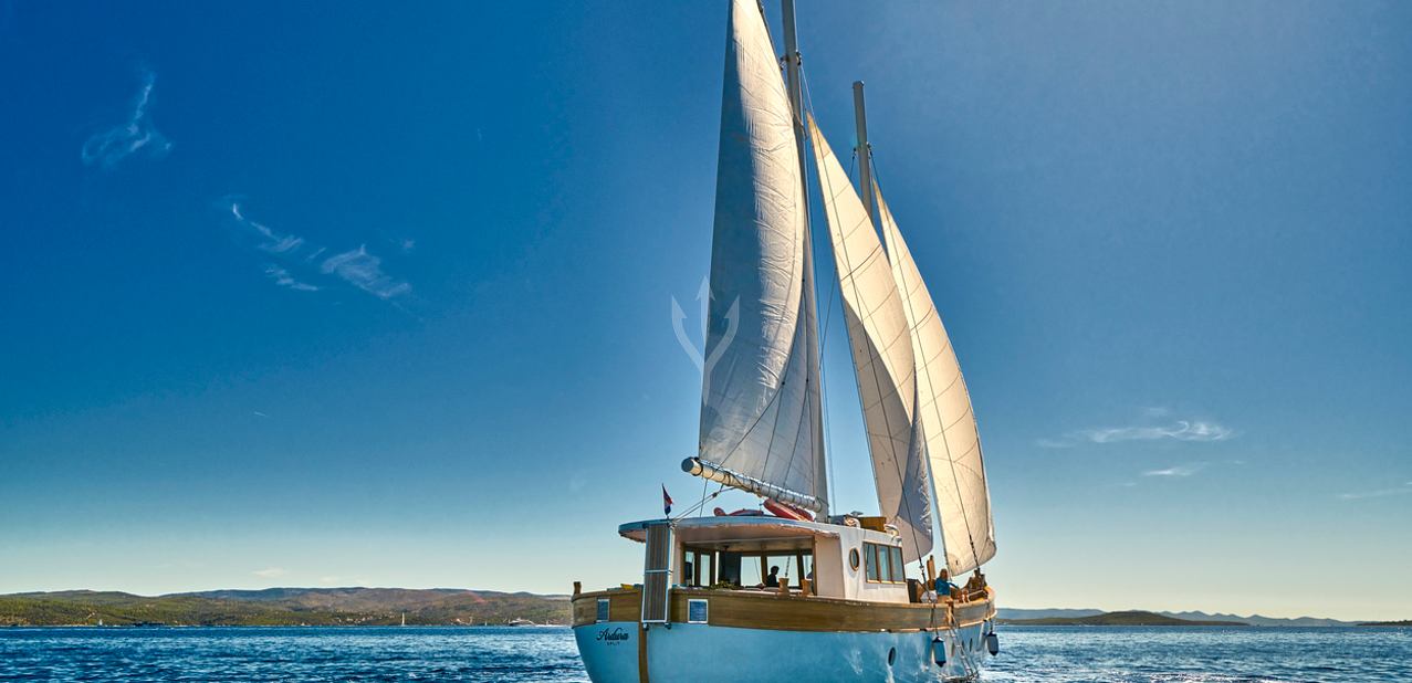 Green Ray Charter Yacht