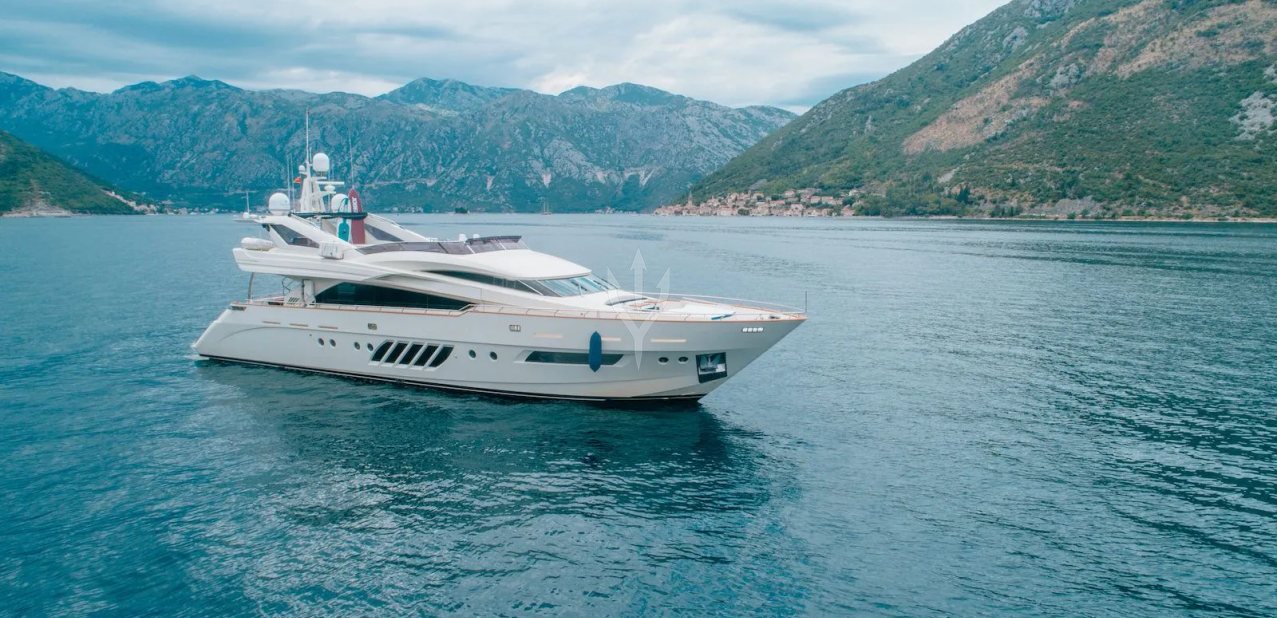 Lady Mura Charter Yacht