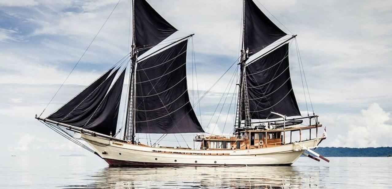 Silolona Charter Yacht