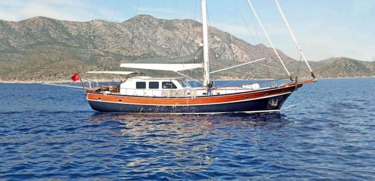 CarpeDiem Coral Charter Yacht