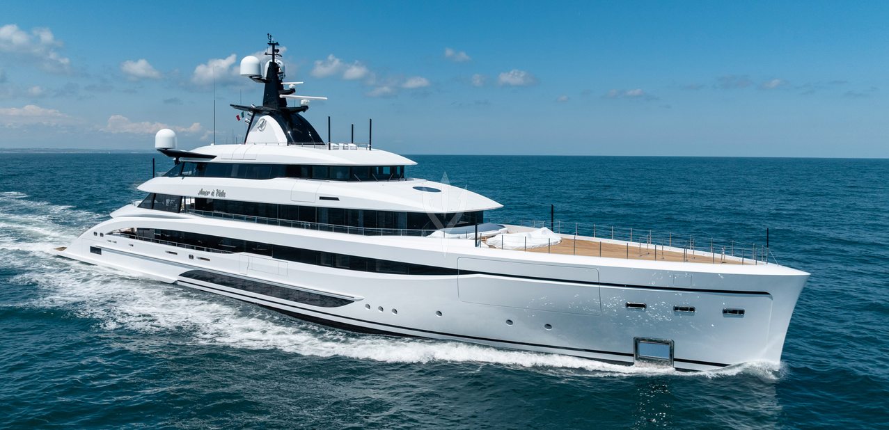 Amor a Vida Charter Yacht