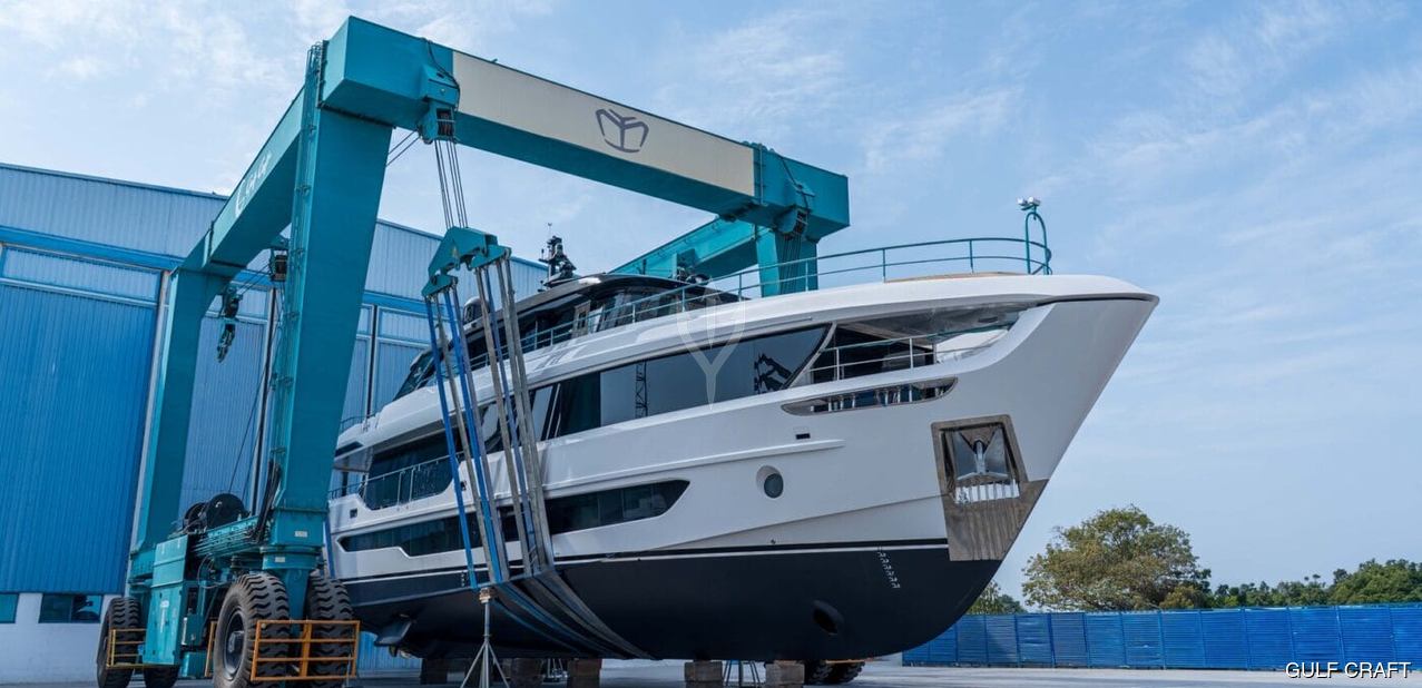 Majesty 100 Terrace/03 Charter Yacht