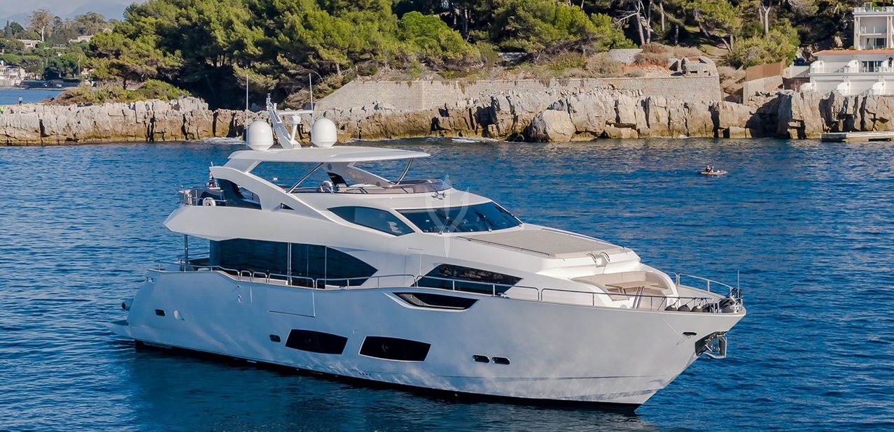 Amour I Charter Yacht