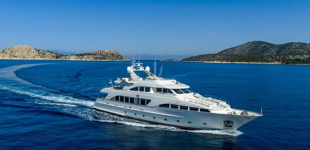 Oak Charter Yacht