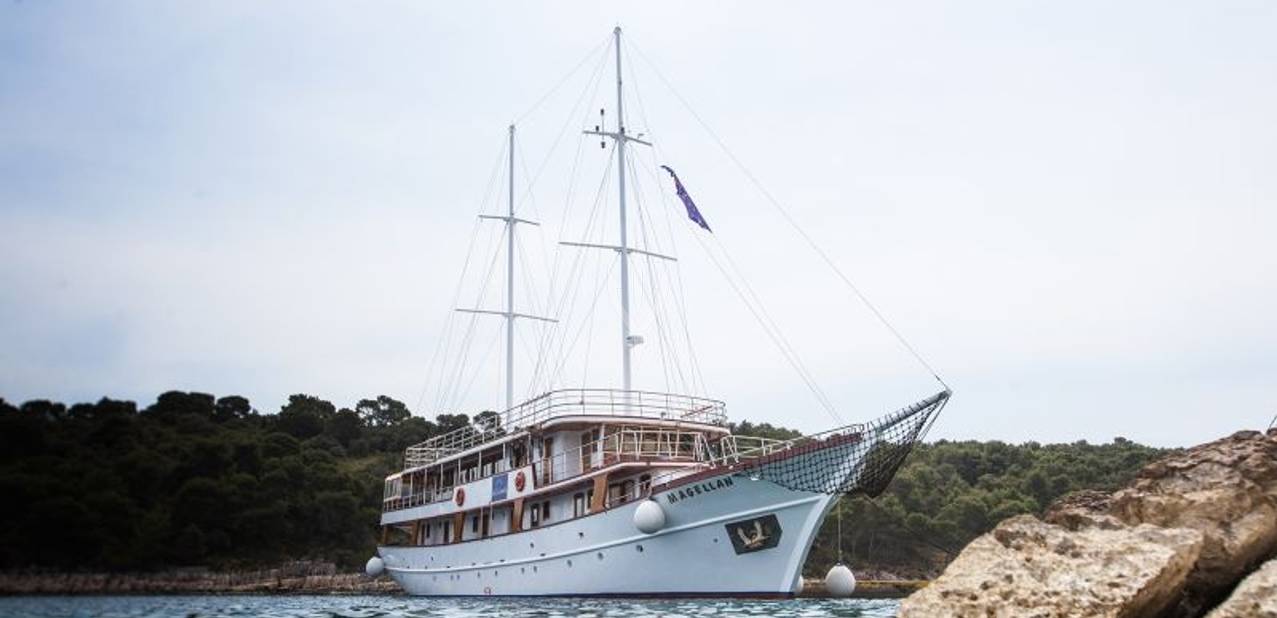 Magellan Charter Yacht
