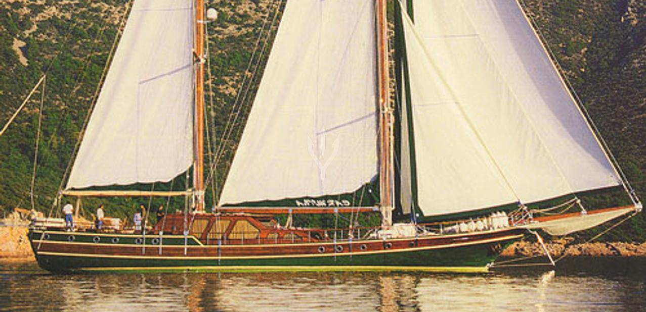 Vistamare III Charter Yacht