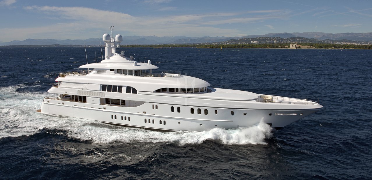 Bella Vita Charter Yacht