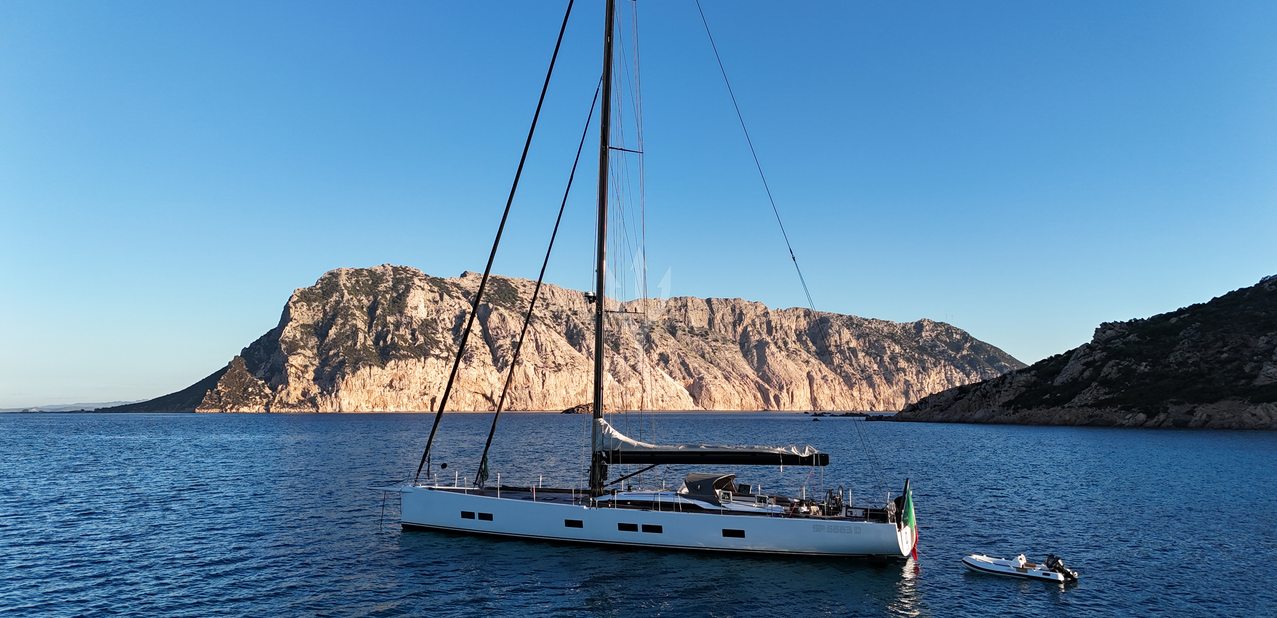 O2 Charter Yacht