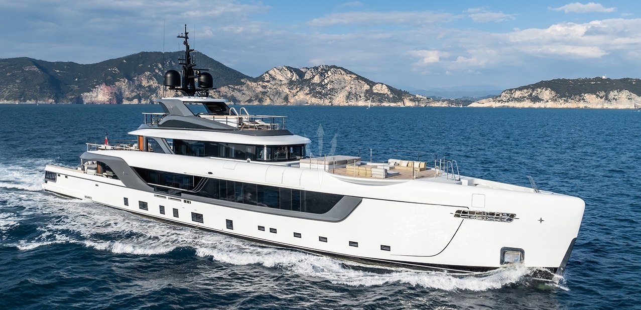 Navis Charter Yacht