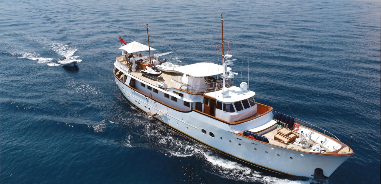 Blue Albacor Charter Yacht