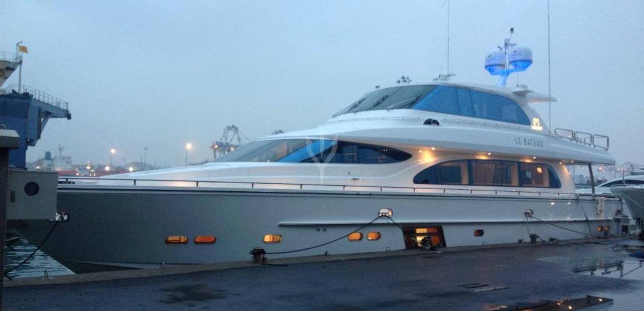 Le Bateau Charter Yacht