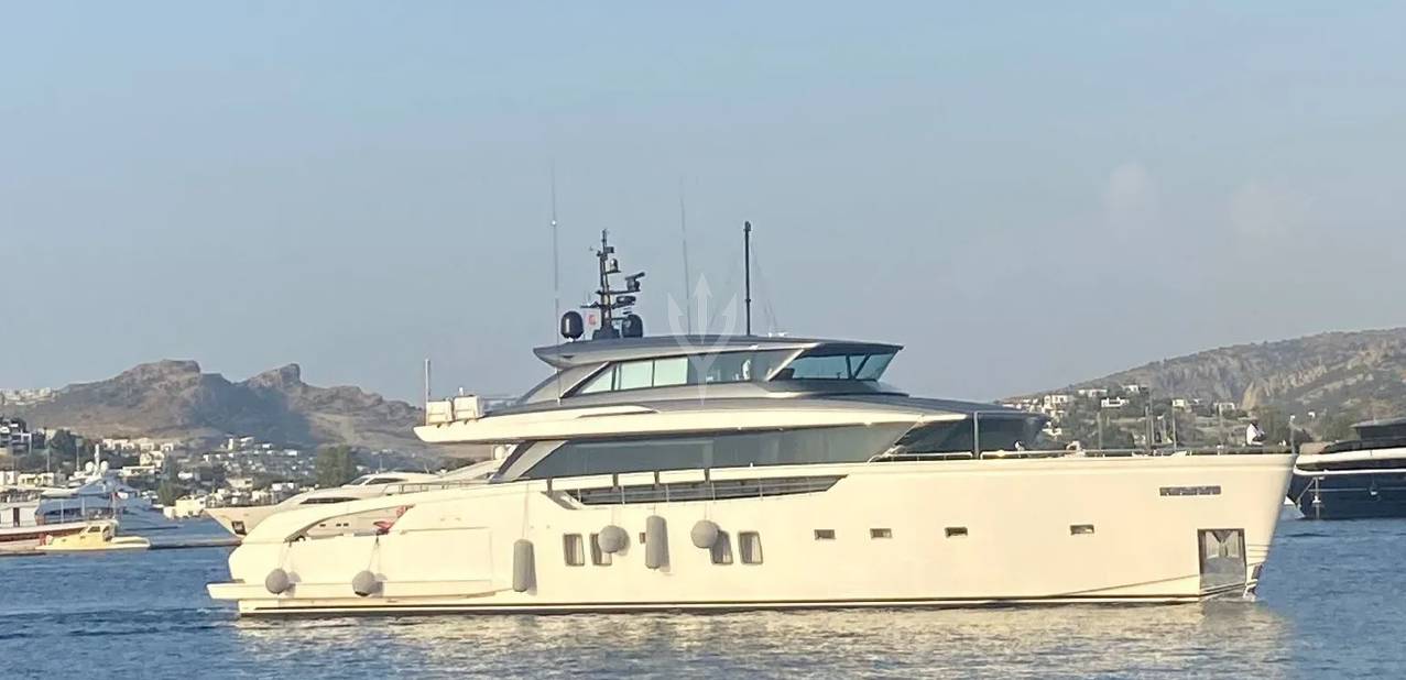 La Luna Charter Yacht