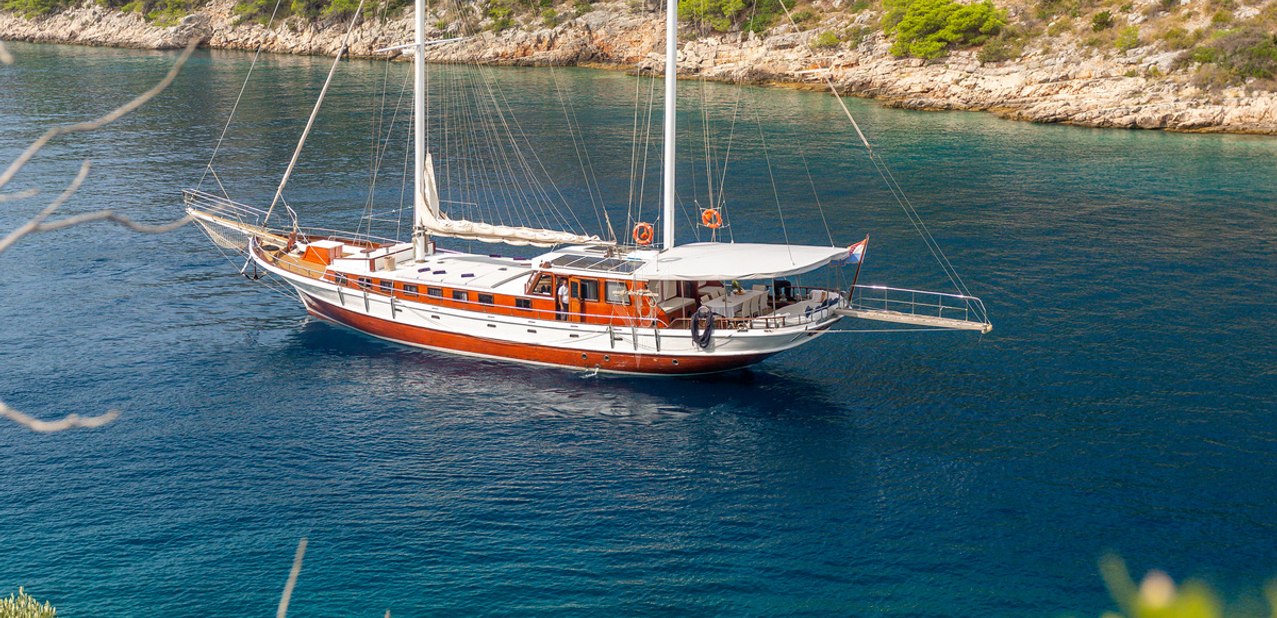 Bonaventura Charter Yacht