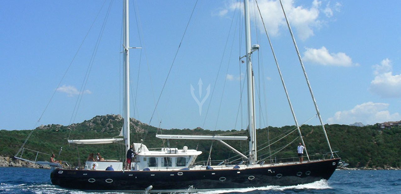 Mi Reina Charter Yacht