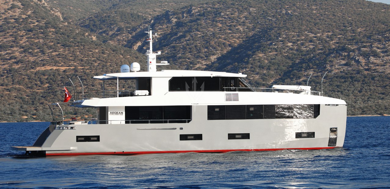 Ukiel Charter Yacht