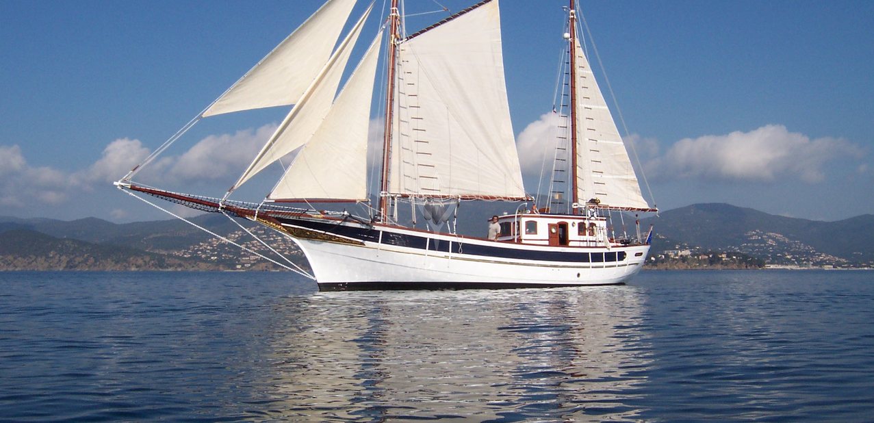 Andanza Charter Yacht