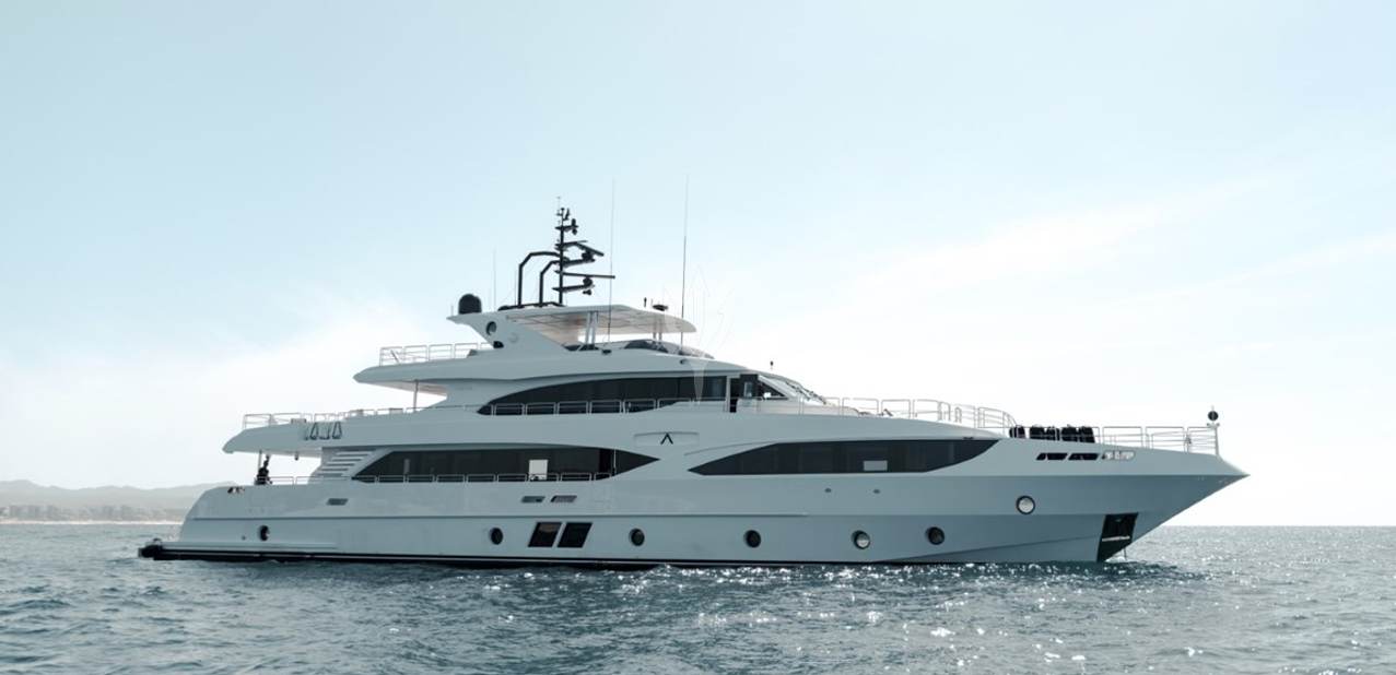 Altavita Charter Yacht