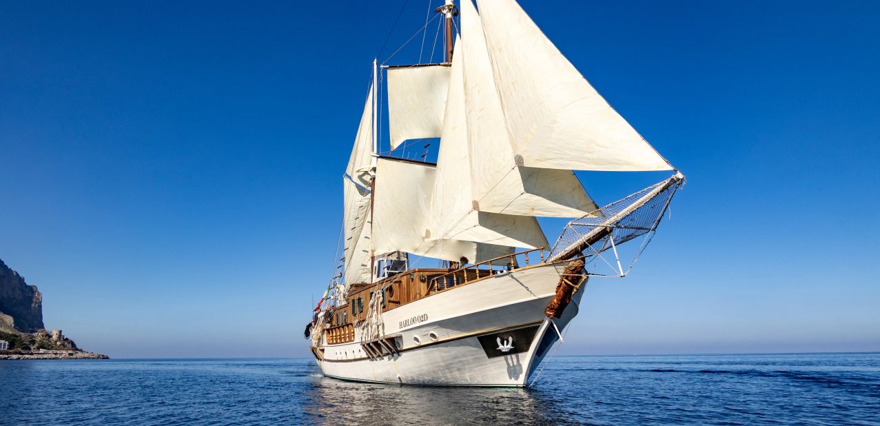 Mimay Charter Yacht