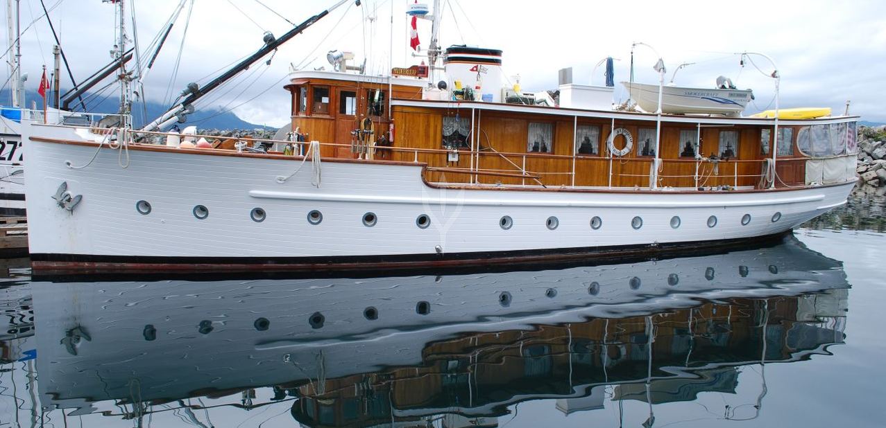 Deerleap Charter Yacht