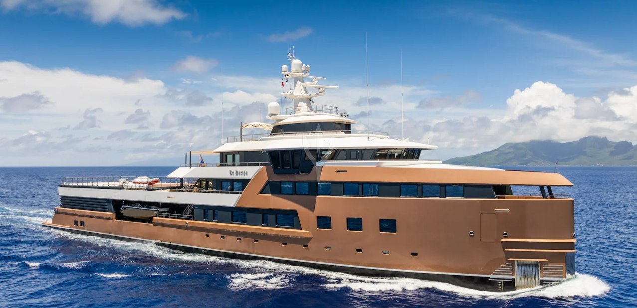 La Datcha Charter Yacht