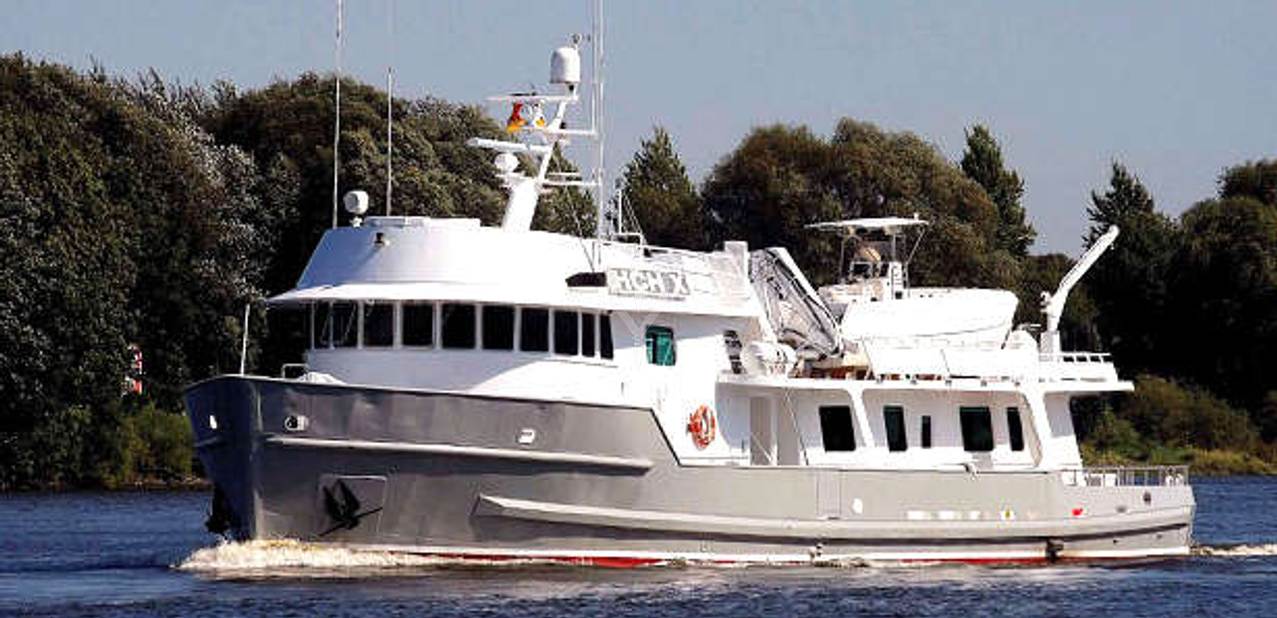 Alma Charter Yacht
