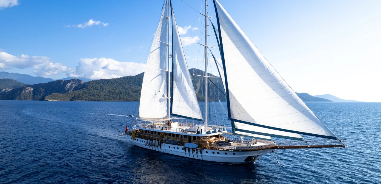 Queen Atlantis Charter Yacht