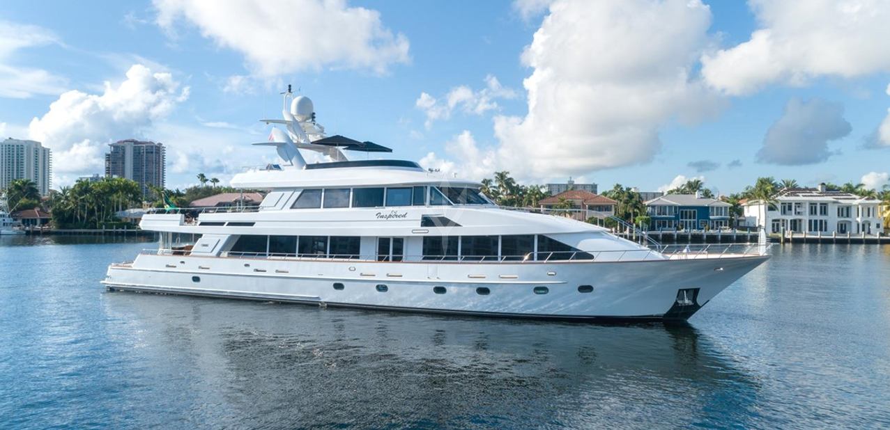 Favor Charter Yacht