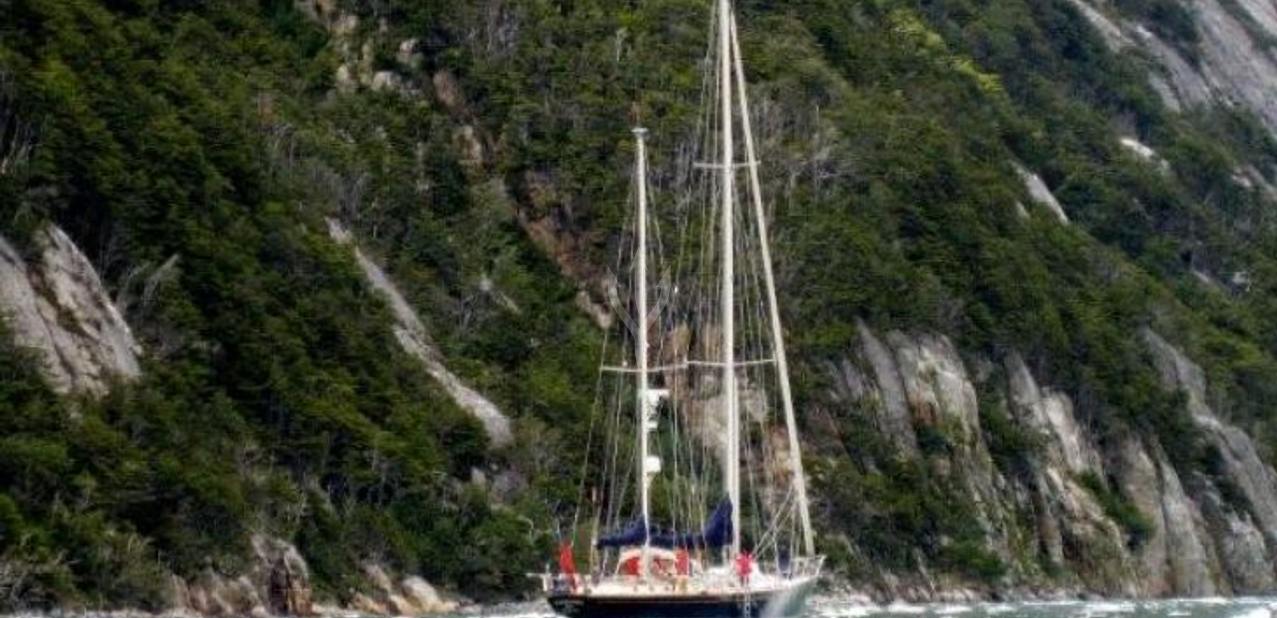 Gloriana Charter Yacht