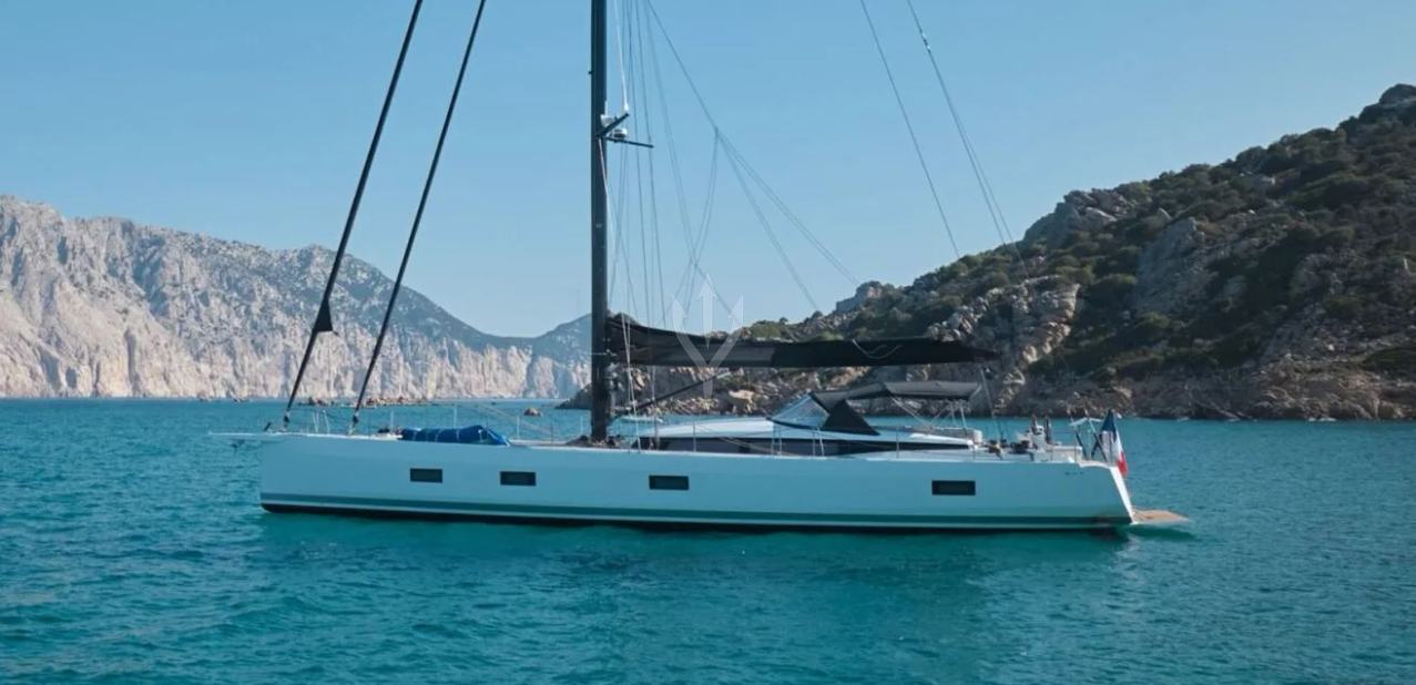 Amuri Charter Yacht