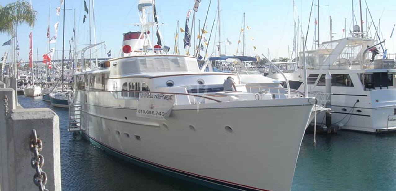 Miss Kira Charter Yacht