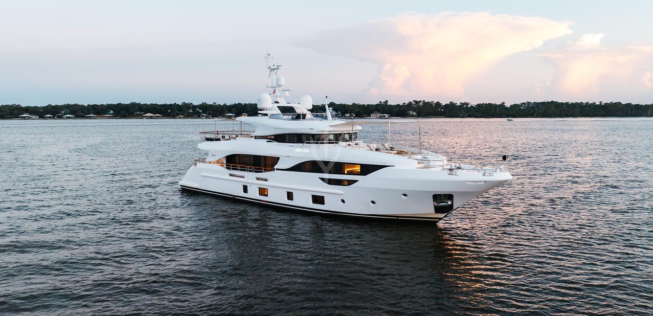 Bella Vita Charter Yacht