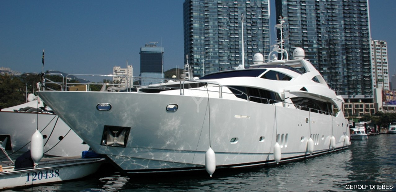 Blade 1 Charter Yacht