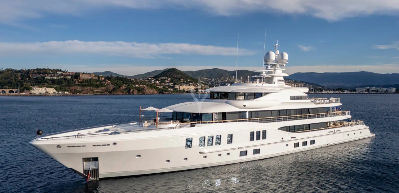 SYNTHESIS Charter Yacht