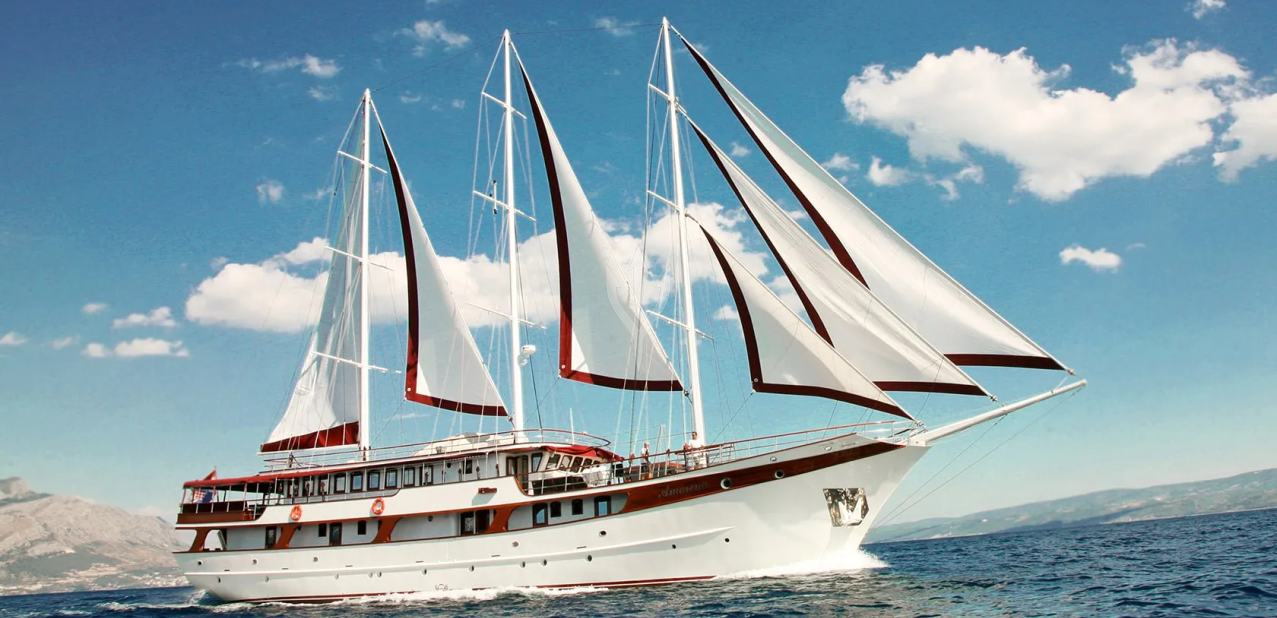 Amorena Charter Yacht
